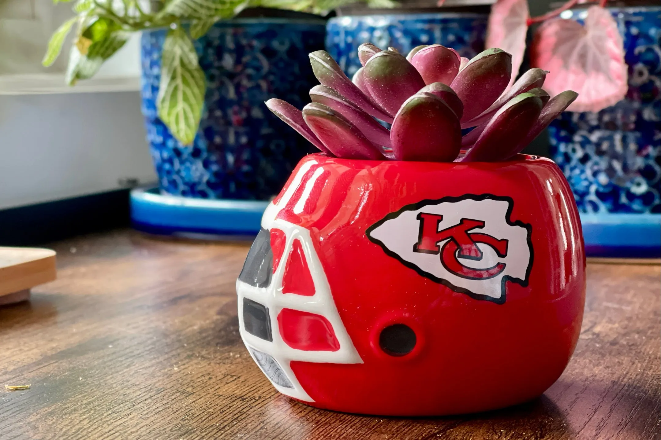 Kansas City Chiefs - Ceramic Helmet Caddy