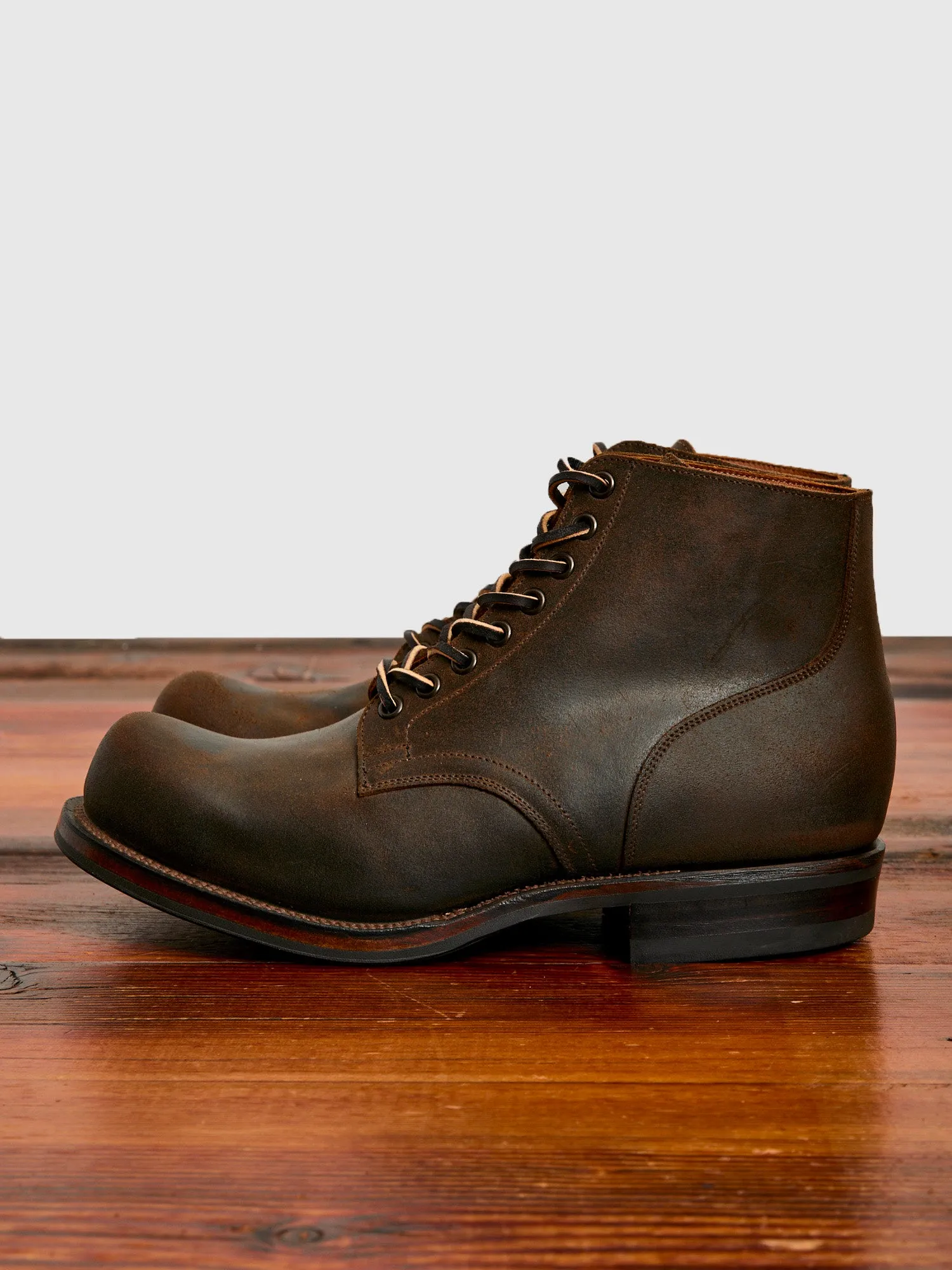 Service Boot 310 in Coyote Waxy Commander