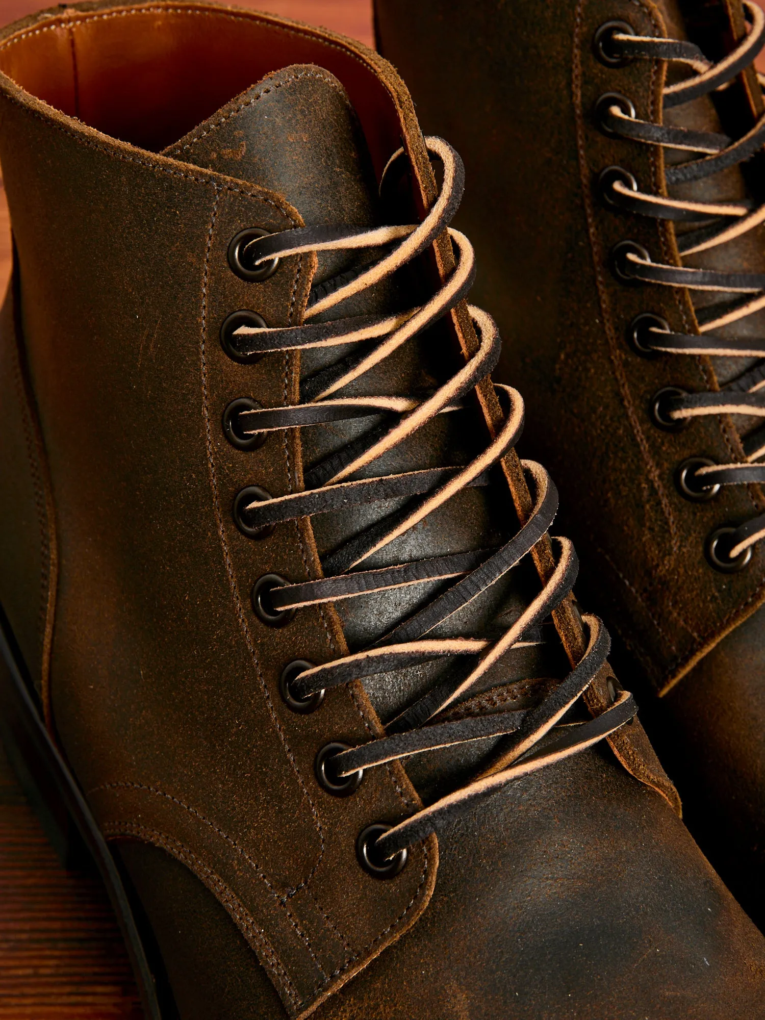 Service Boot 310 in Coyote Waxy Commander