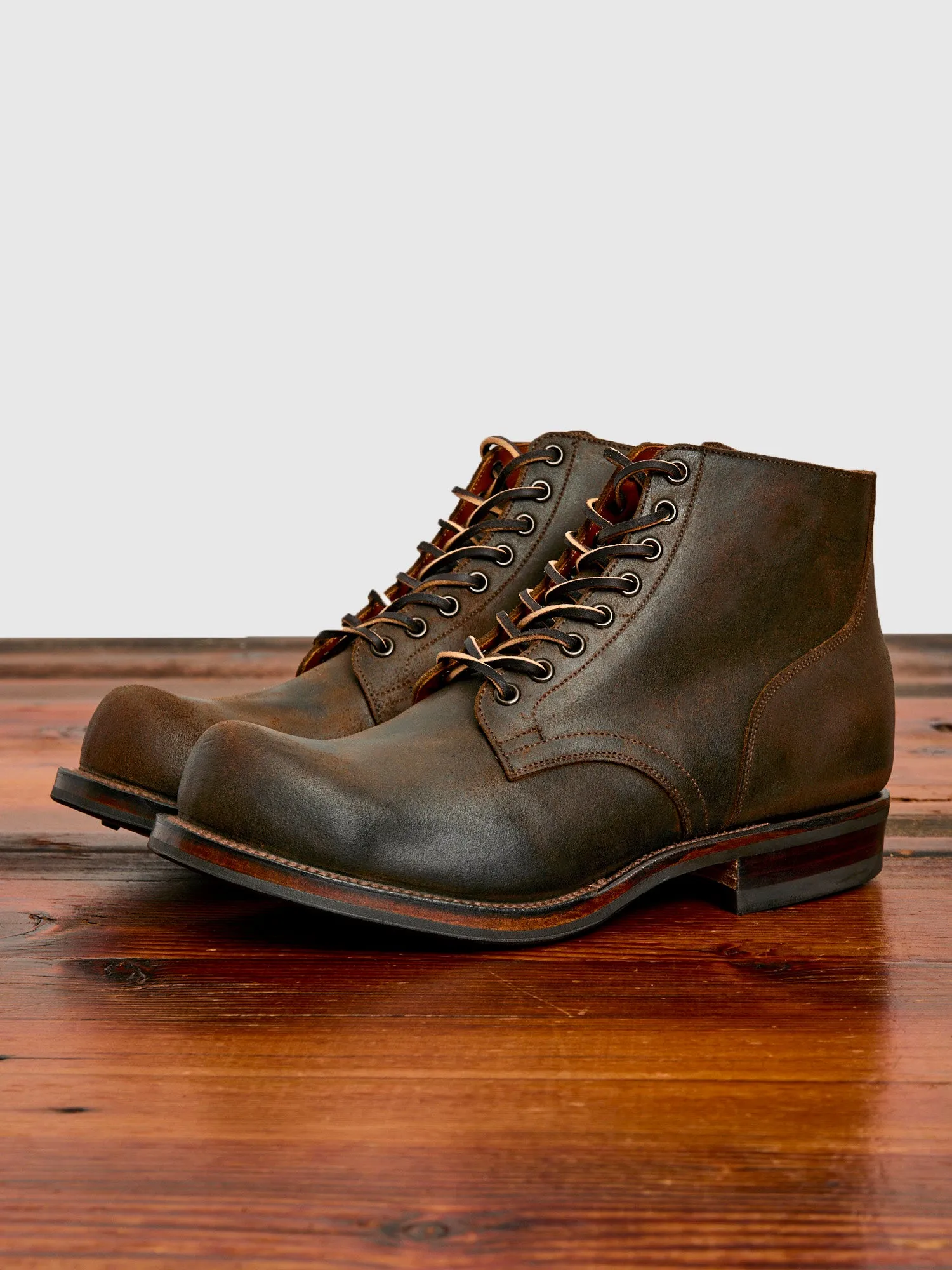 Service Boot 310 in Coyote Waxy Commander