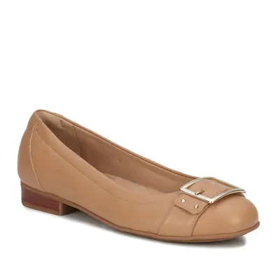 Tara Flat: Nude Leather I Walking Cradle